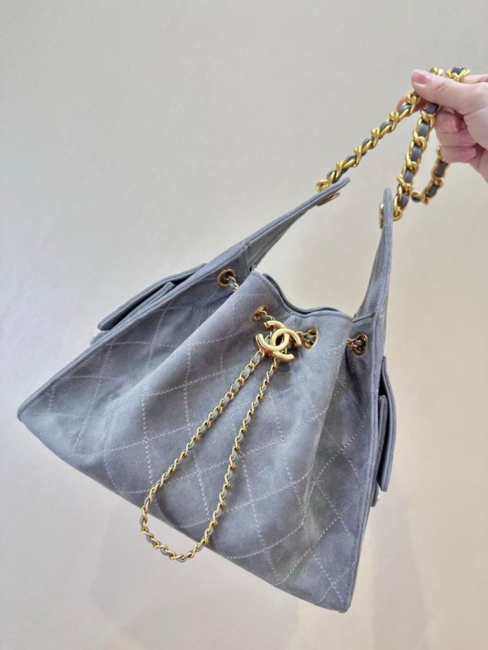 Classic CHANEL bag: A Stylish and Versatile Choice for Elegance